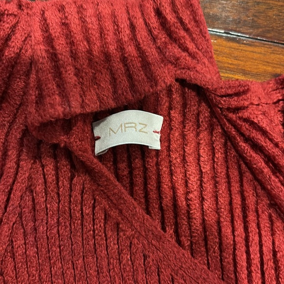 MRZ Red Ribbed Long Sleeve Top. - Picture 2 of 2